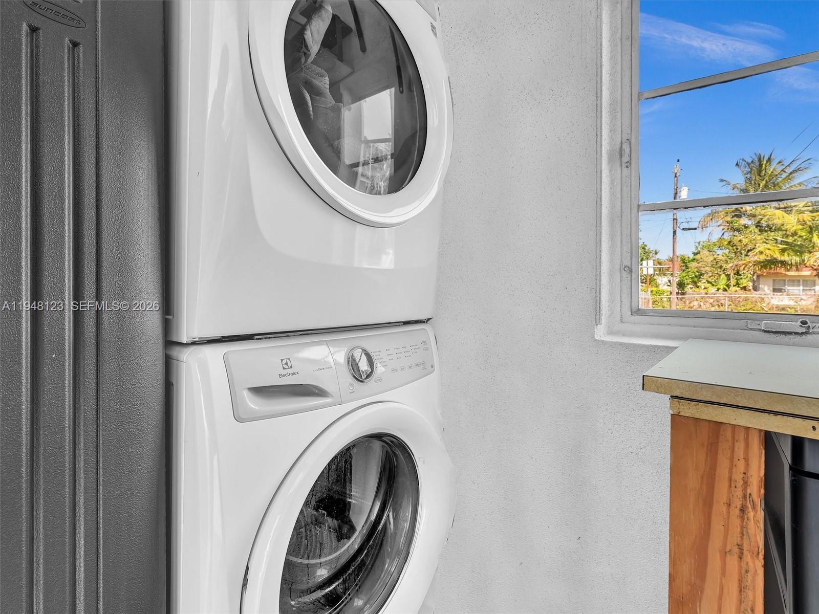 HOLLYWOOD PARK - Residential