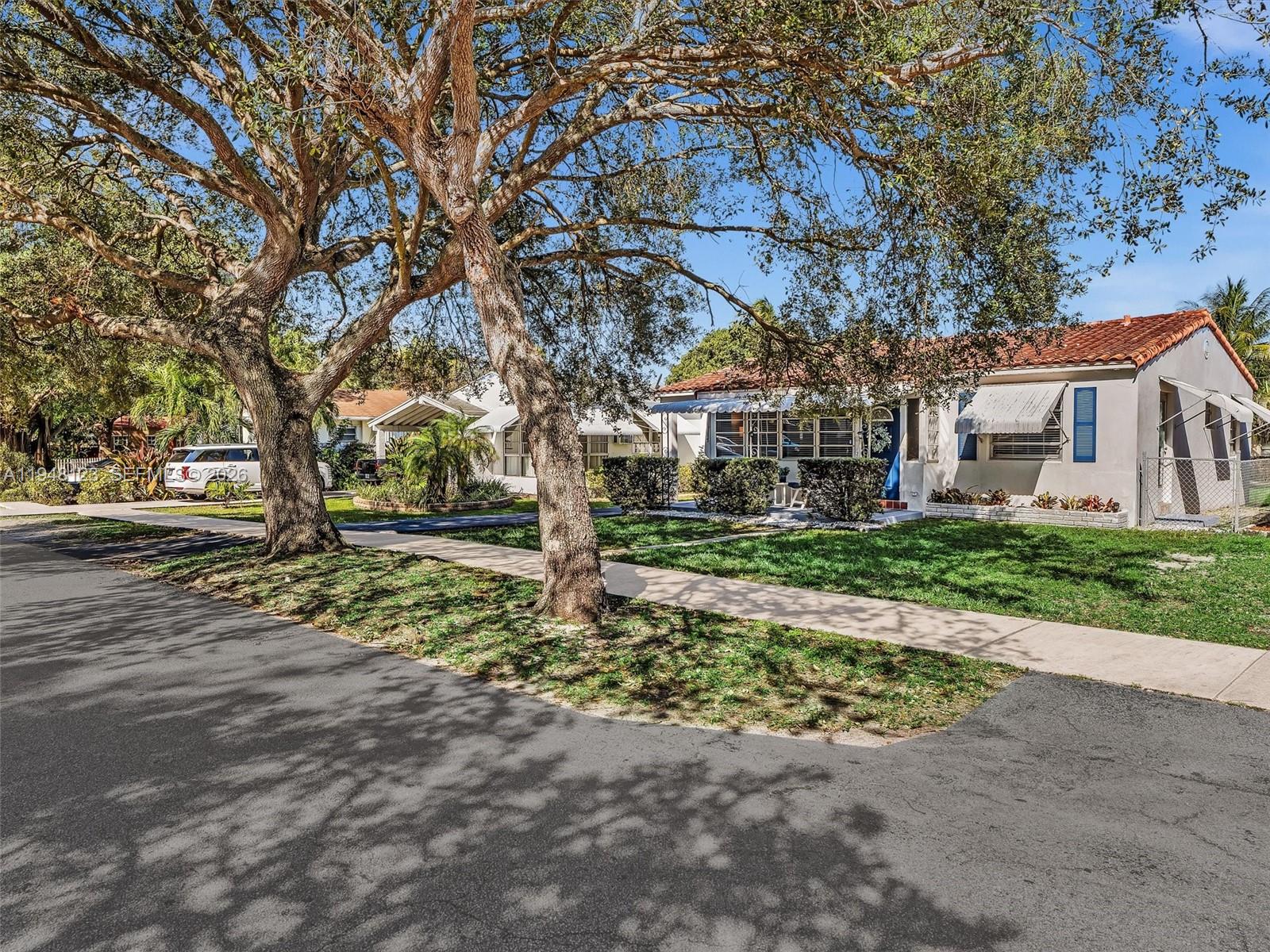 HOLLYWOOD PARK - Residential