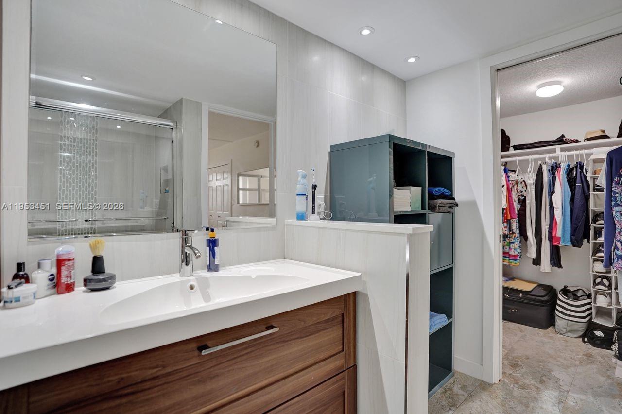 NO 22 PALM-AIRE COUNTRY C - Residential