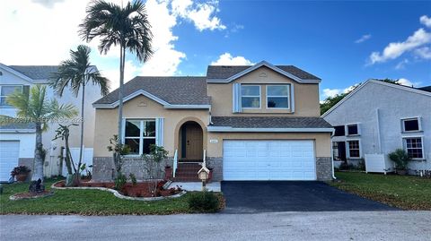 1141 Scarborough Dr Davie FL 33324
