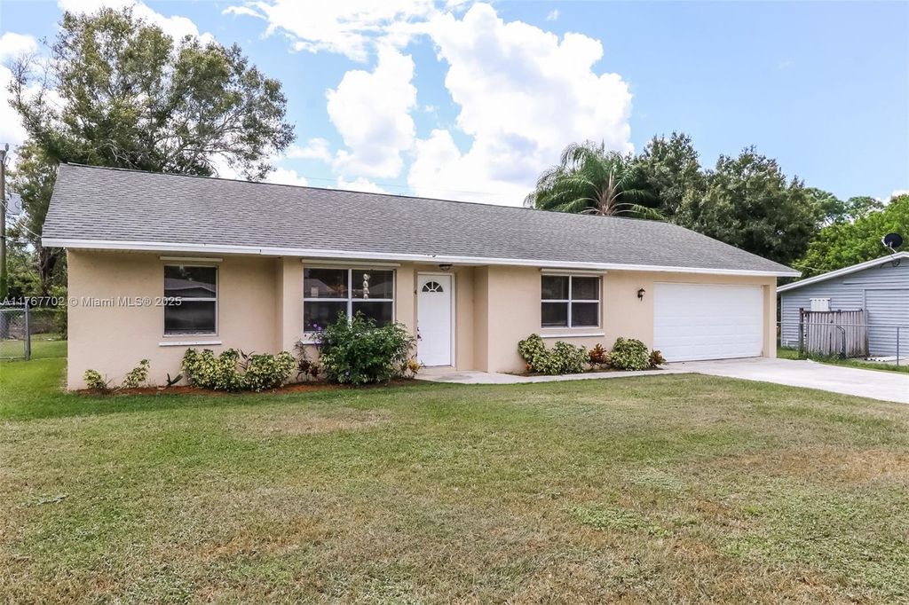 Photo of 524 SW Buswell Ave, Port Saint Lucie, FL 34983 (MLS # A11767702)