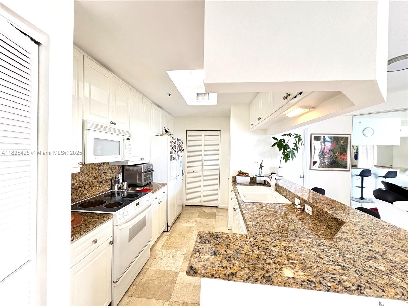 808 Brickell Key Dr 1103