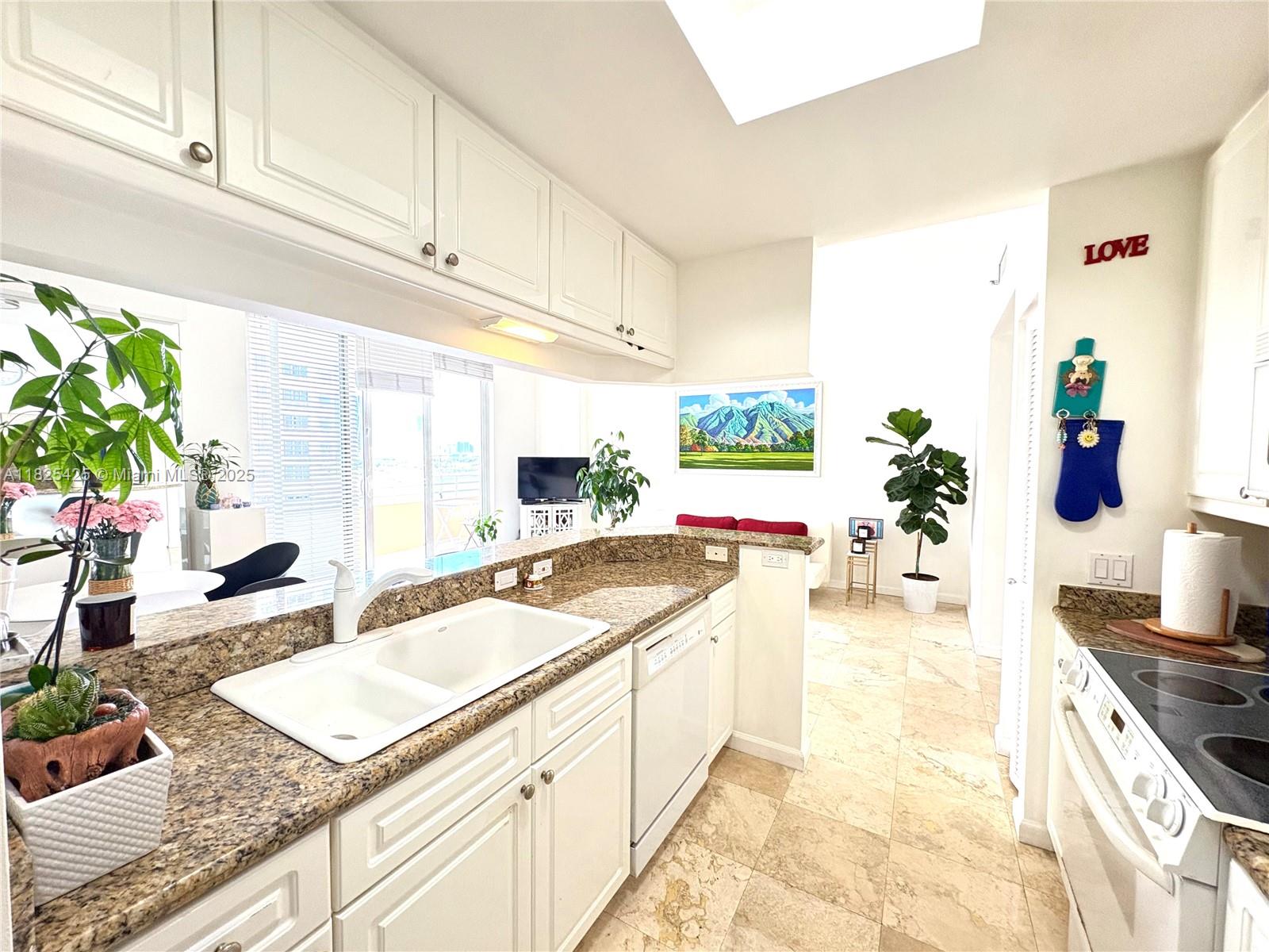 808 Brickell Key Dr 1103