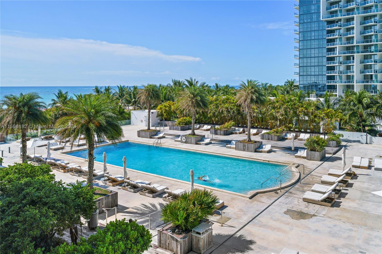 2301 Collins Ave 407