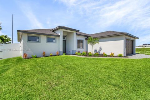 Single Family Residence in Cape Coral FL 720 8th Terrace Ter.jpg