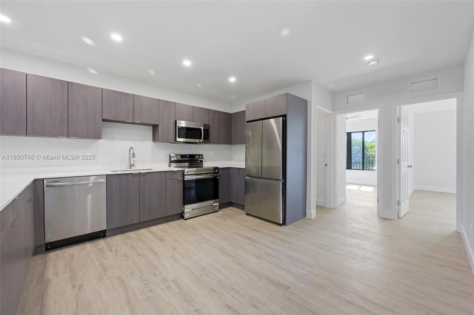 349 NW 40th St 202