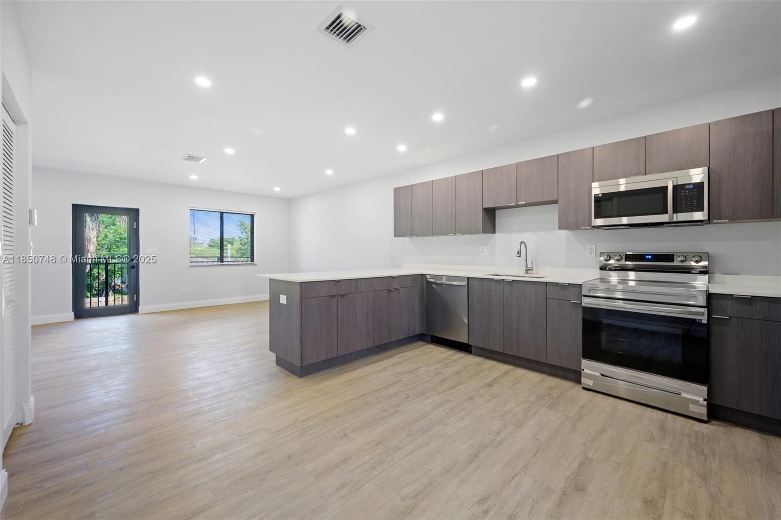 349 NW 40th St 202
