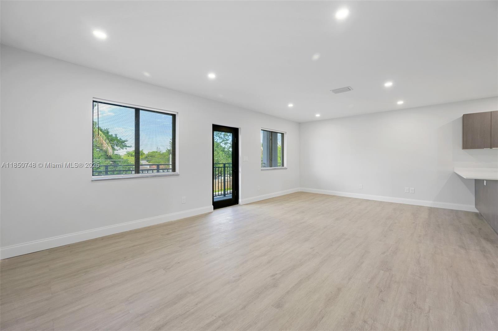 349 NW 40th St 202