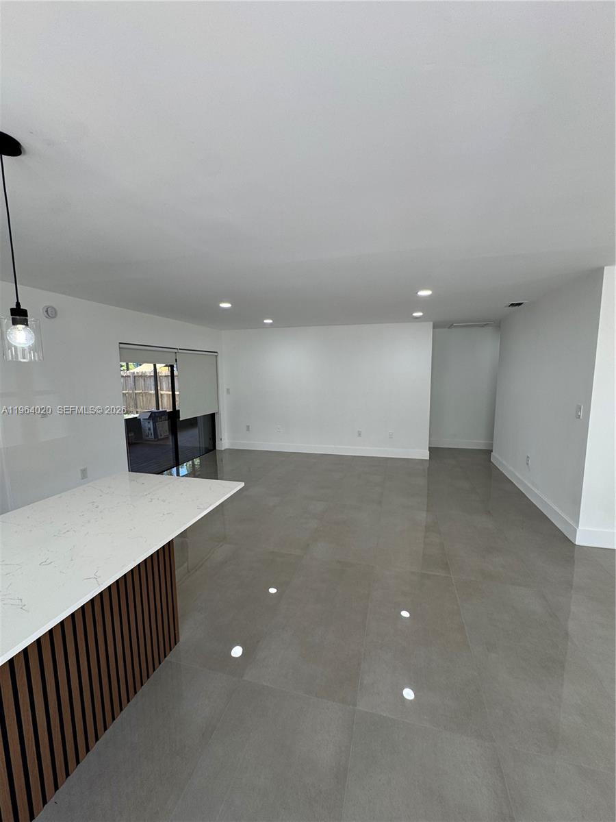 LEOMAR HOMES - Residential