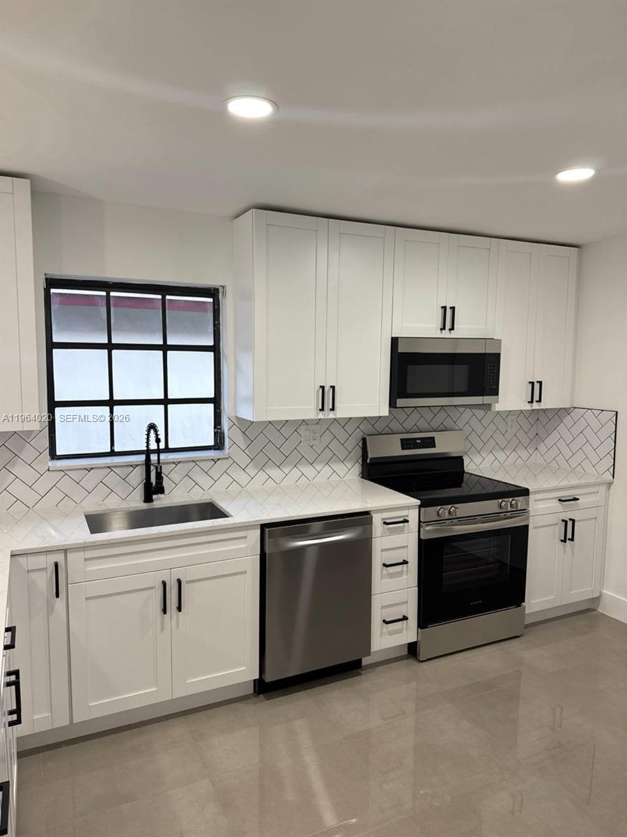 LEOMAR HOMES - Residential