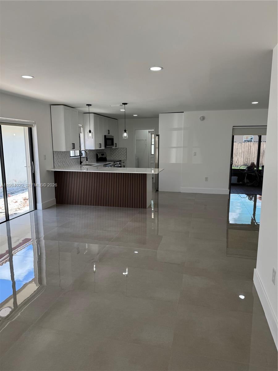 LEOMAR HOMES - Residential