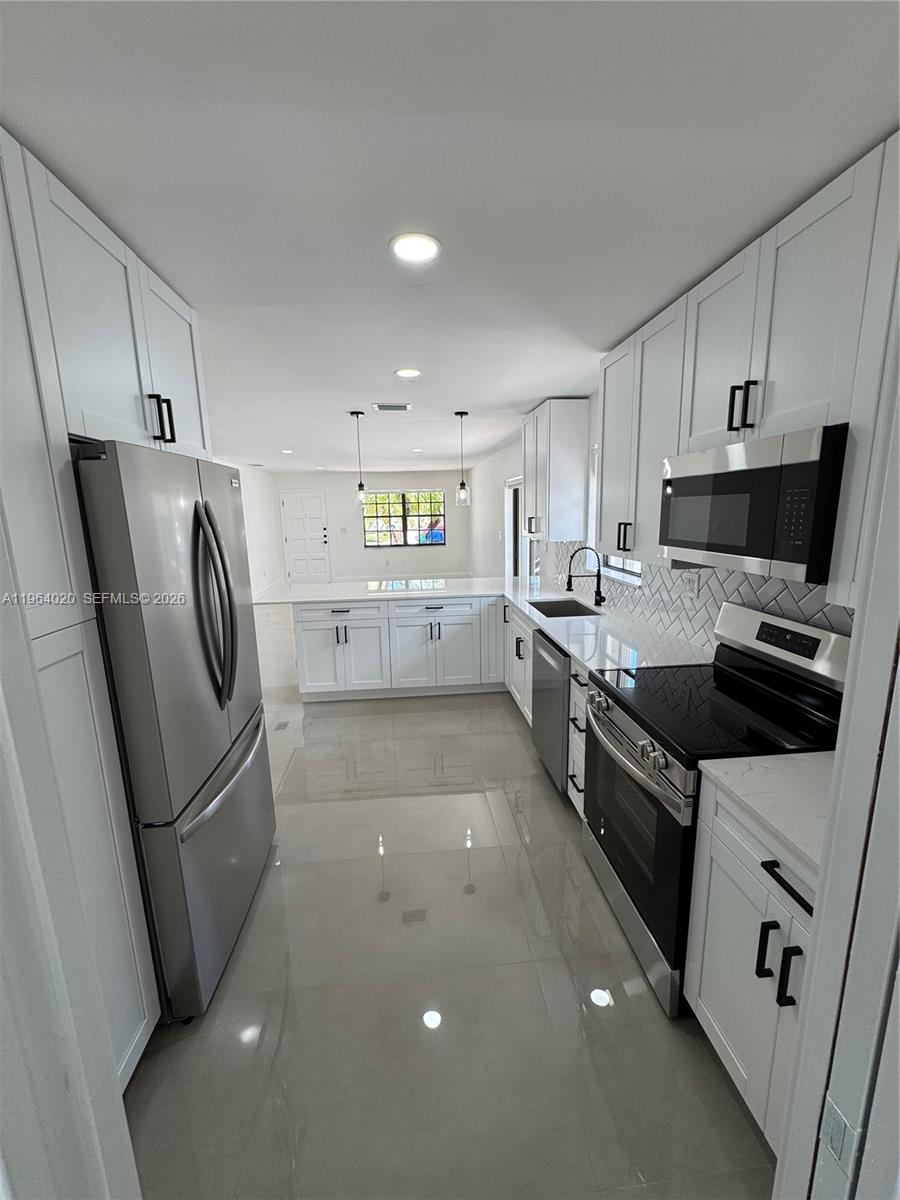 LEOMAR HOMES - Residential