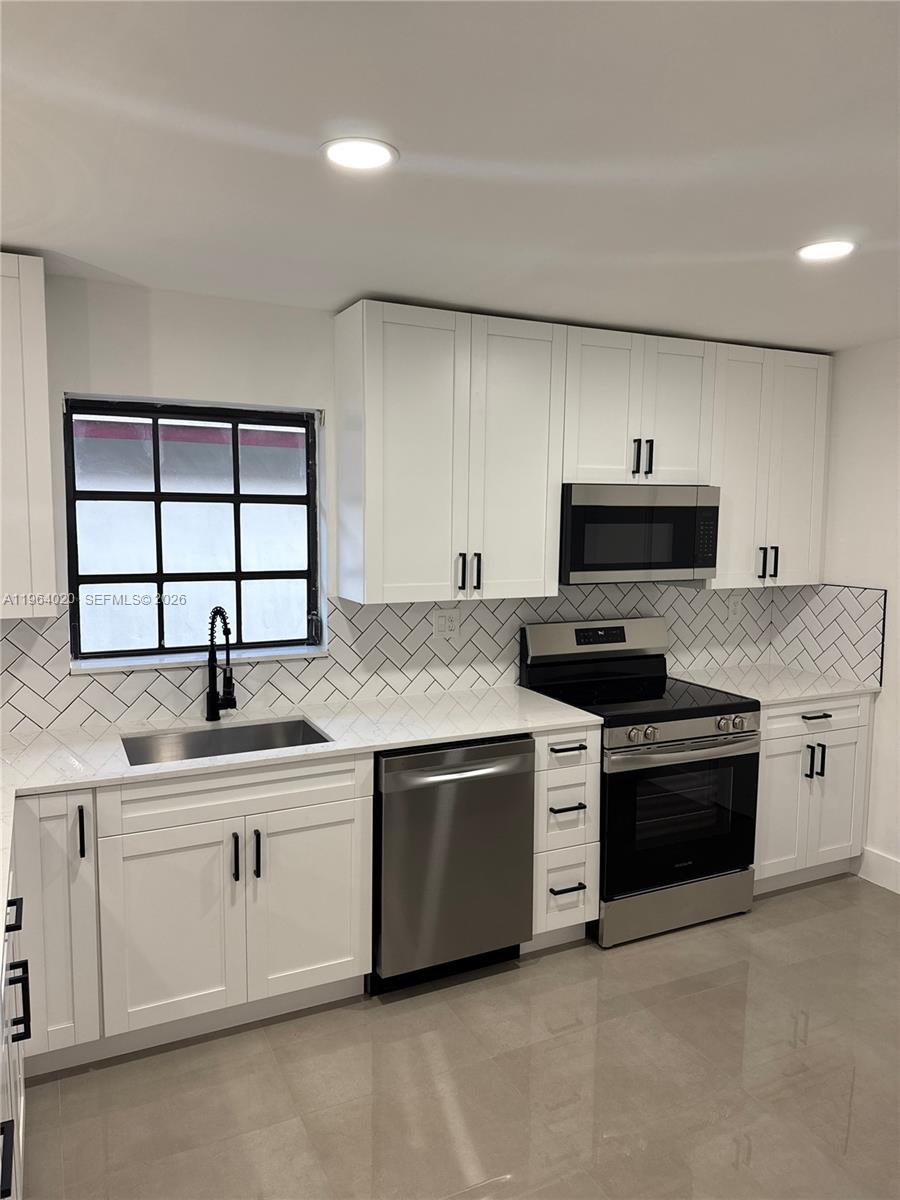 LEOMAR HOMES - Residential