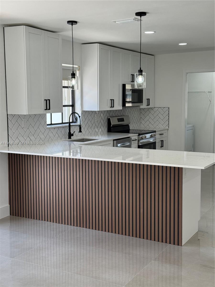 LEOMAR HOMES - Residential