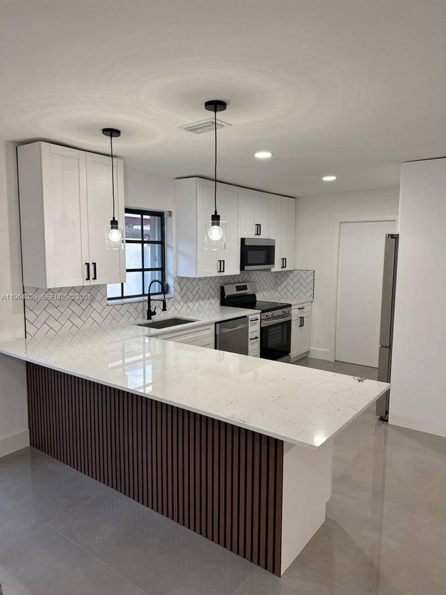 LEOMAR HOMES - Residential