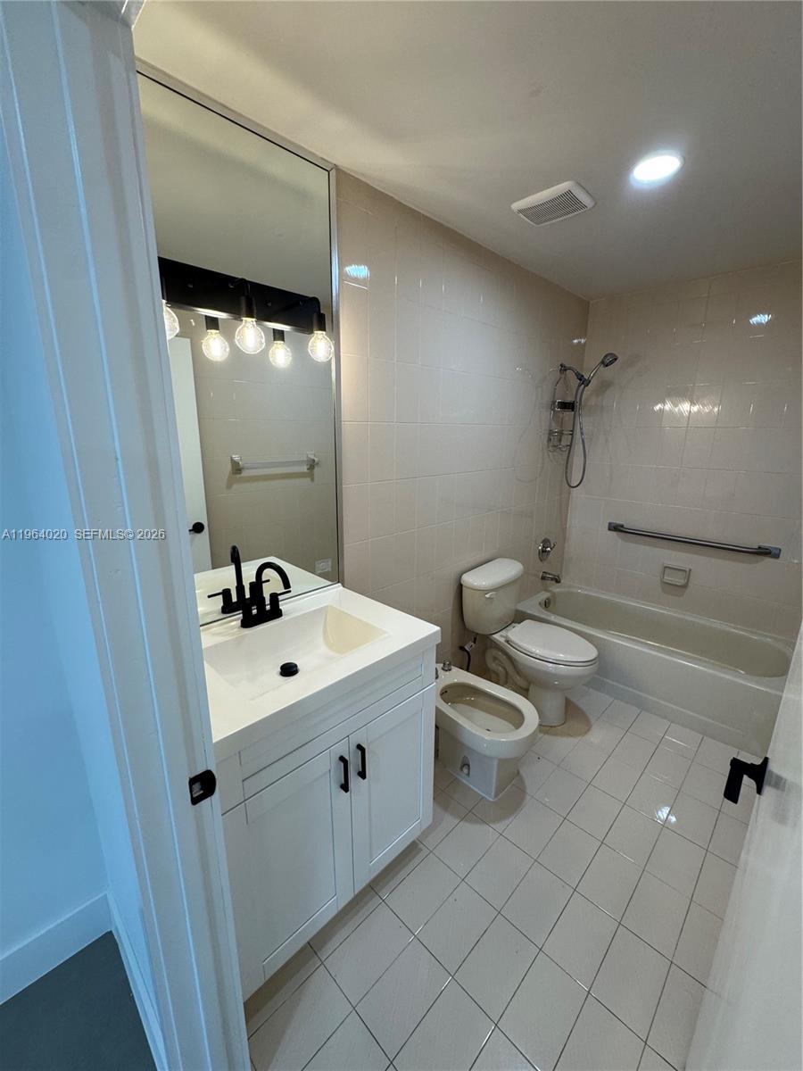 LEOMAR HOMES - Residential