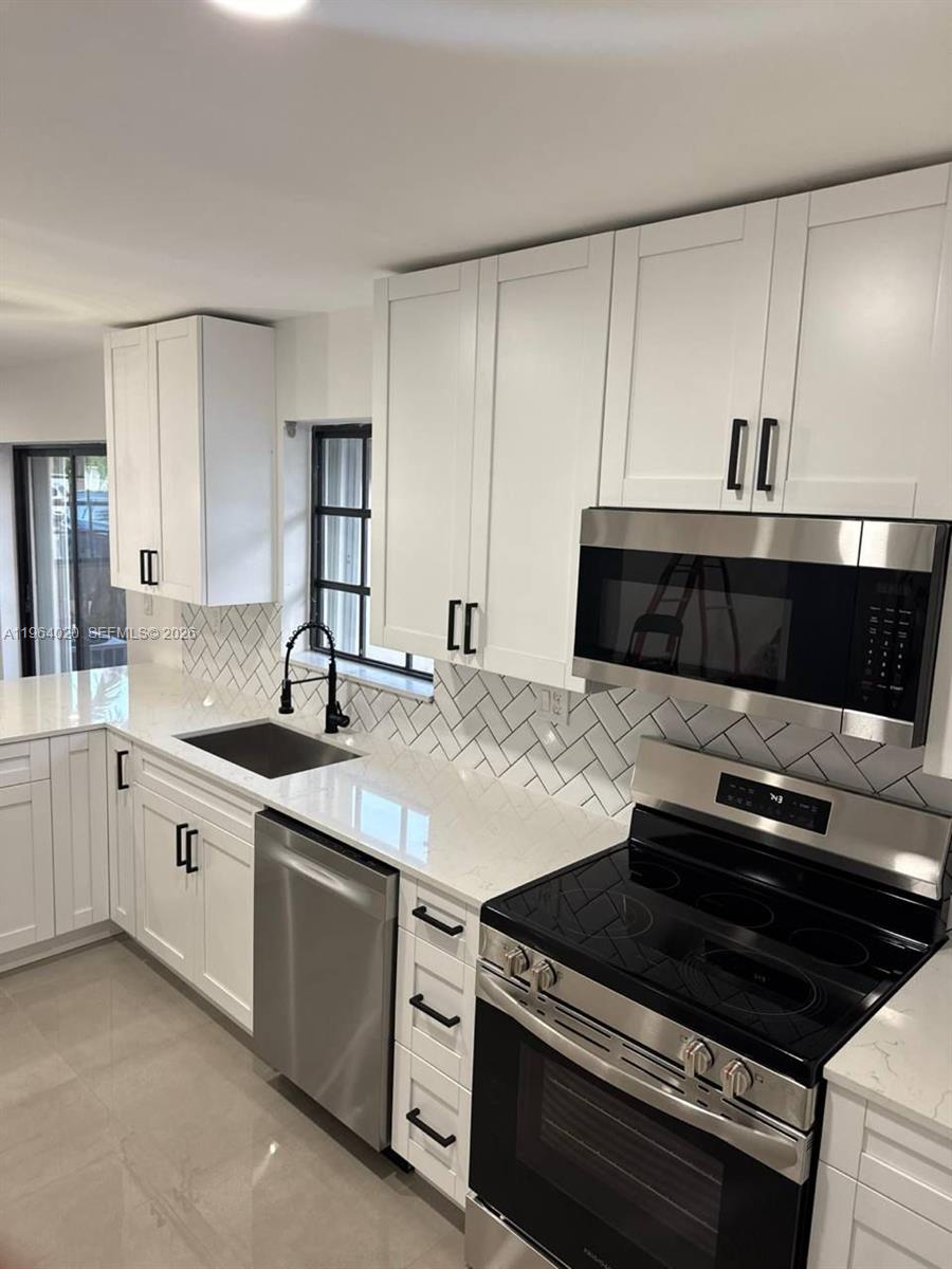 LEOMAR HOMES - Residential