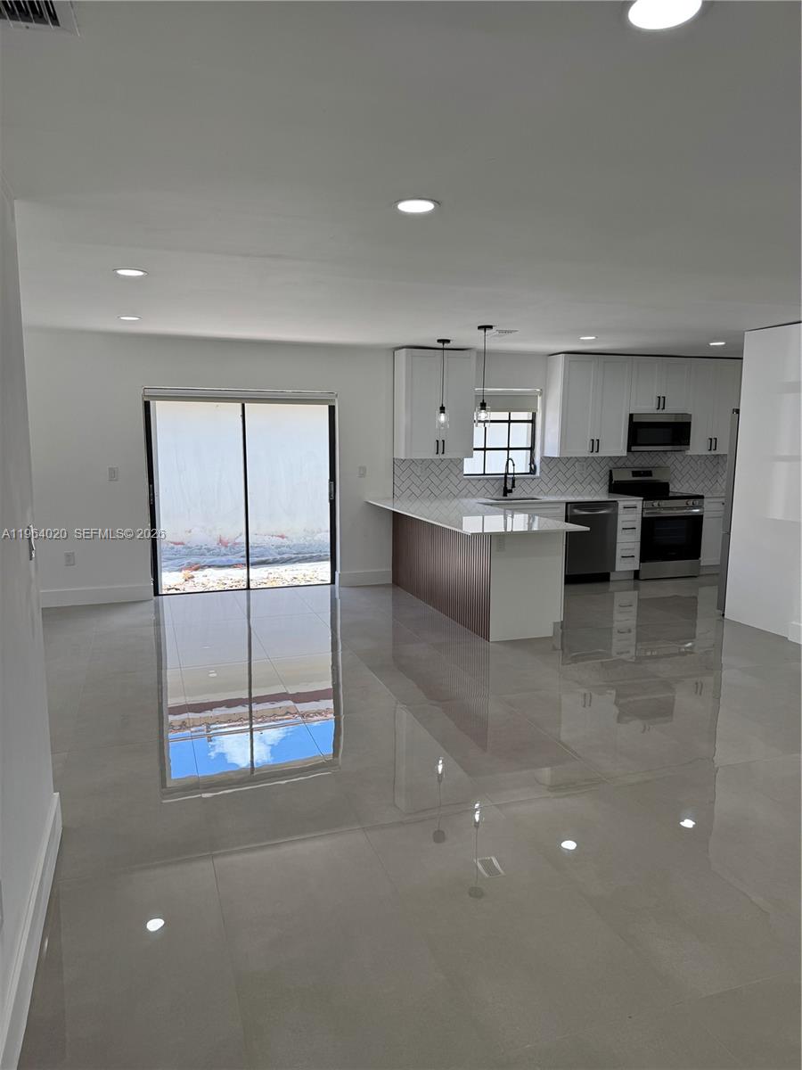 LEOMAR HOMES - Residential