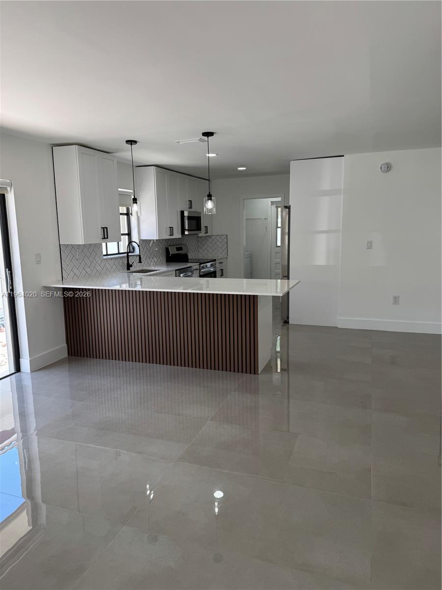 LEOMAR HOMES - Residential