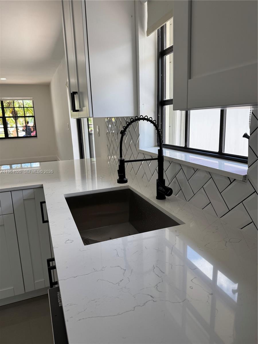 LEOMAR HOMES - Residential