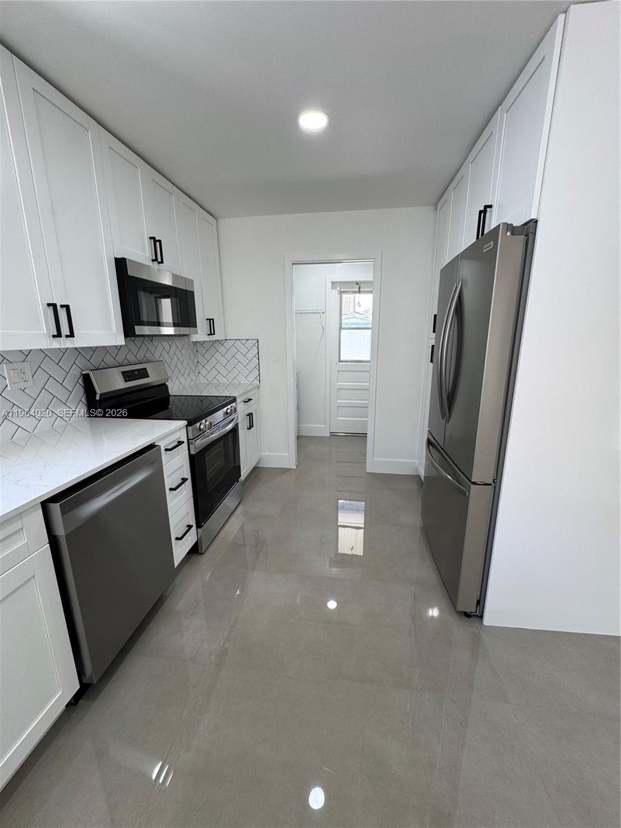 LEOMAR HOMES - Residential