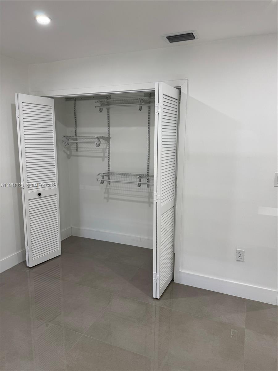 LEOMAR HOMES - Residential