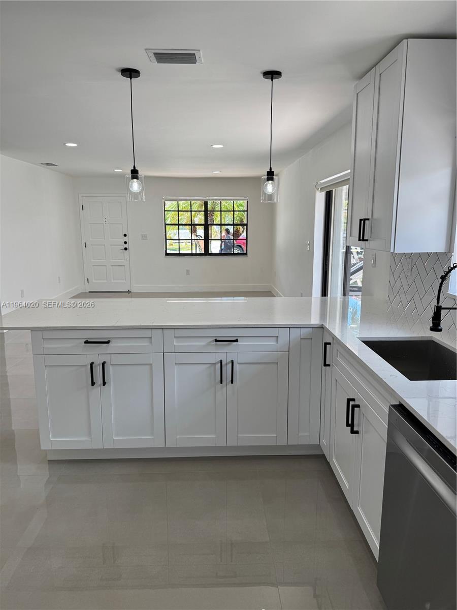 LEOMAR HOMES - Residential