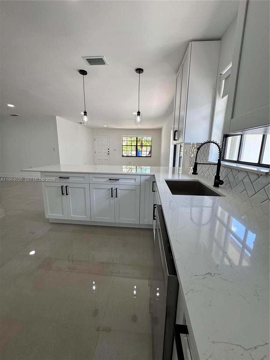 LEOMAR HOMES - Residential