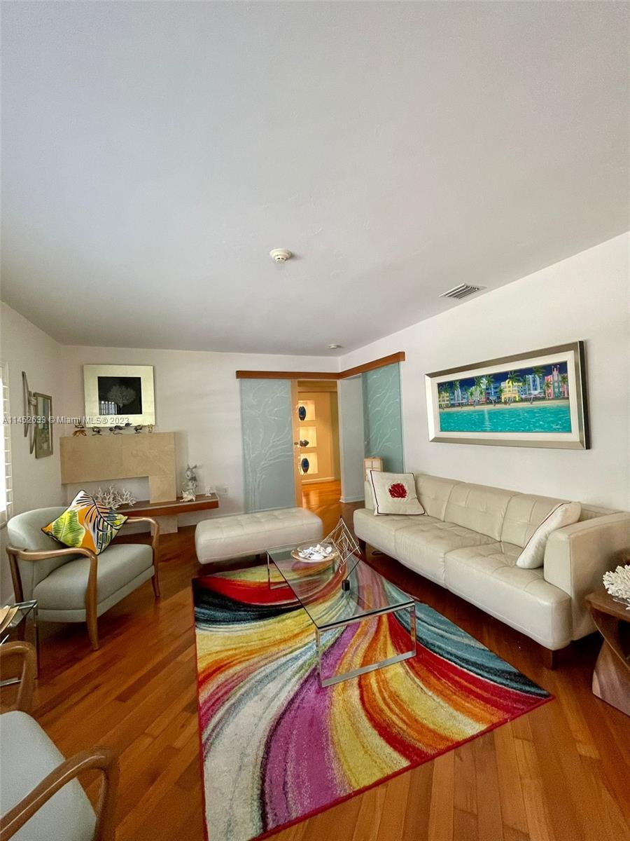 Discover the perfect blend of comfort and convenience in this prime 1-bedroom Coral Gables rental. Located within a shared home, this unit boasts the luxury of all utilities included, ensuring effortless living for a single tenant.
Enjoy the tranquility of your private bedroom while relishing the shared common areas, including a fully equipped kitchen and a cozy living room. On-site laundry adds to the convenience.
Don't wait – this opportunity won't be available for long. Secure your slice of Coral Gables living today!