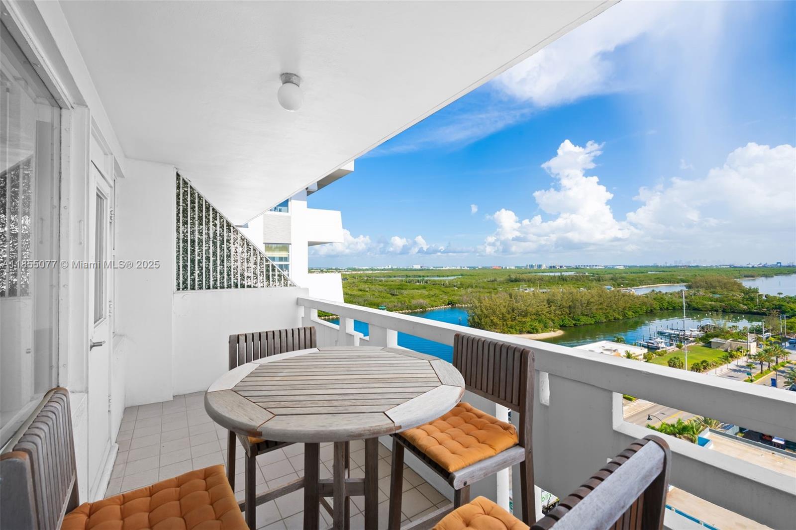 HOLLYWOOD TOWERS CONDO - Residential