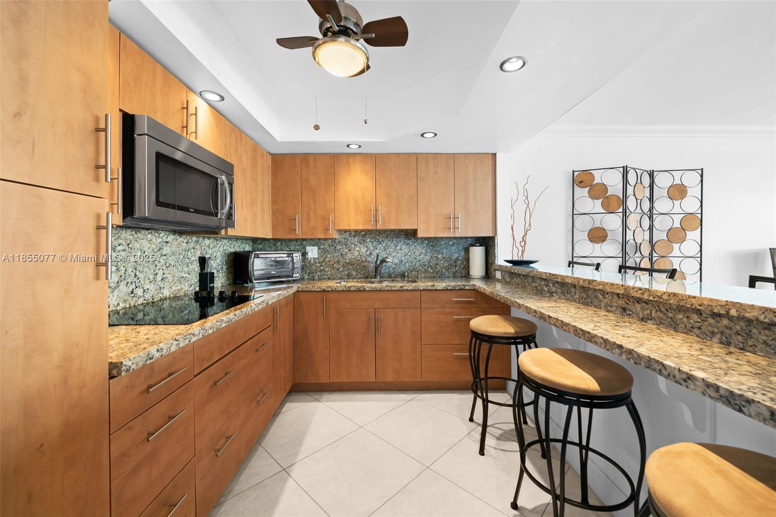 HOLLYWOOD TOWERS CONDO - Residential