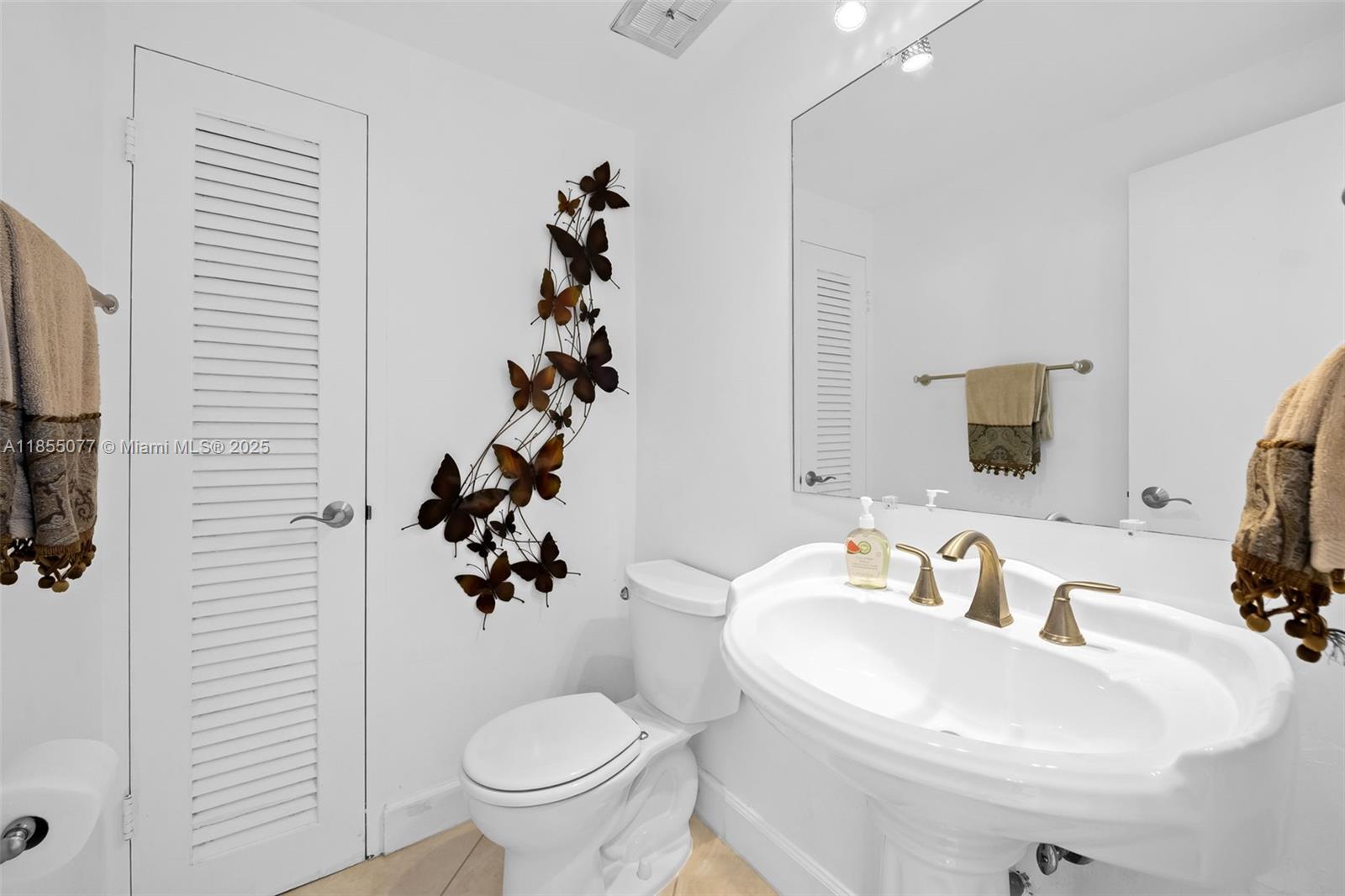 HOLLYWOOD TOWERS CONDO - Residential