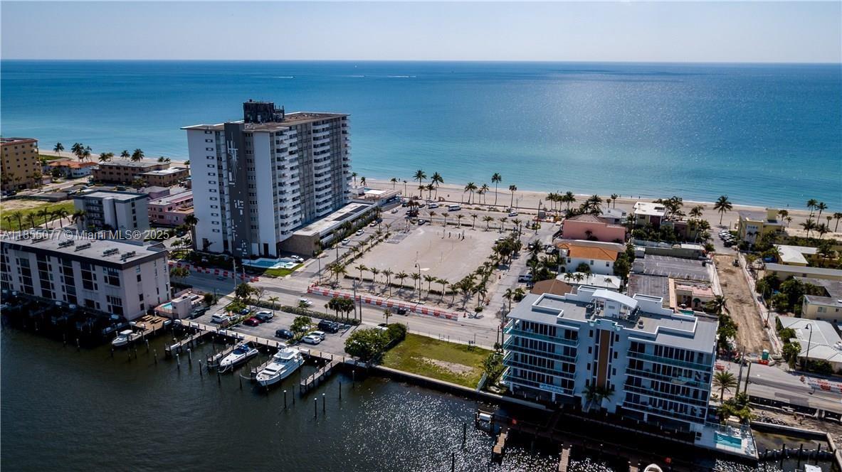 HOLLYWOOD TOWERS CONDO - Residential