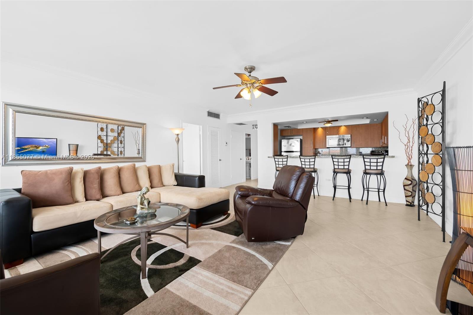 HOLLYWOOD TOWERS CONDO - Residential