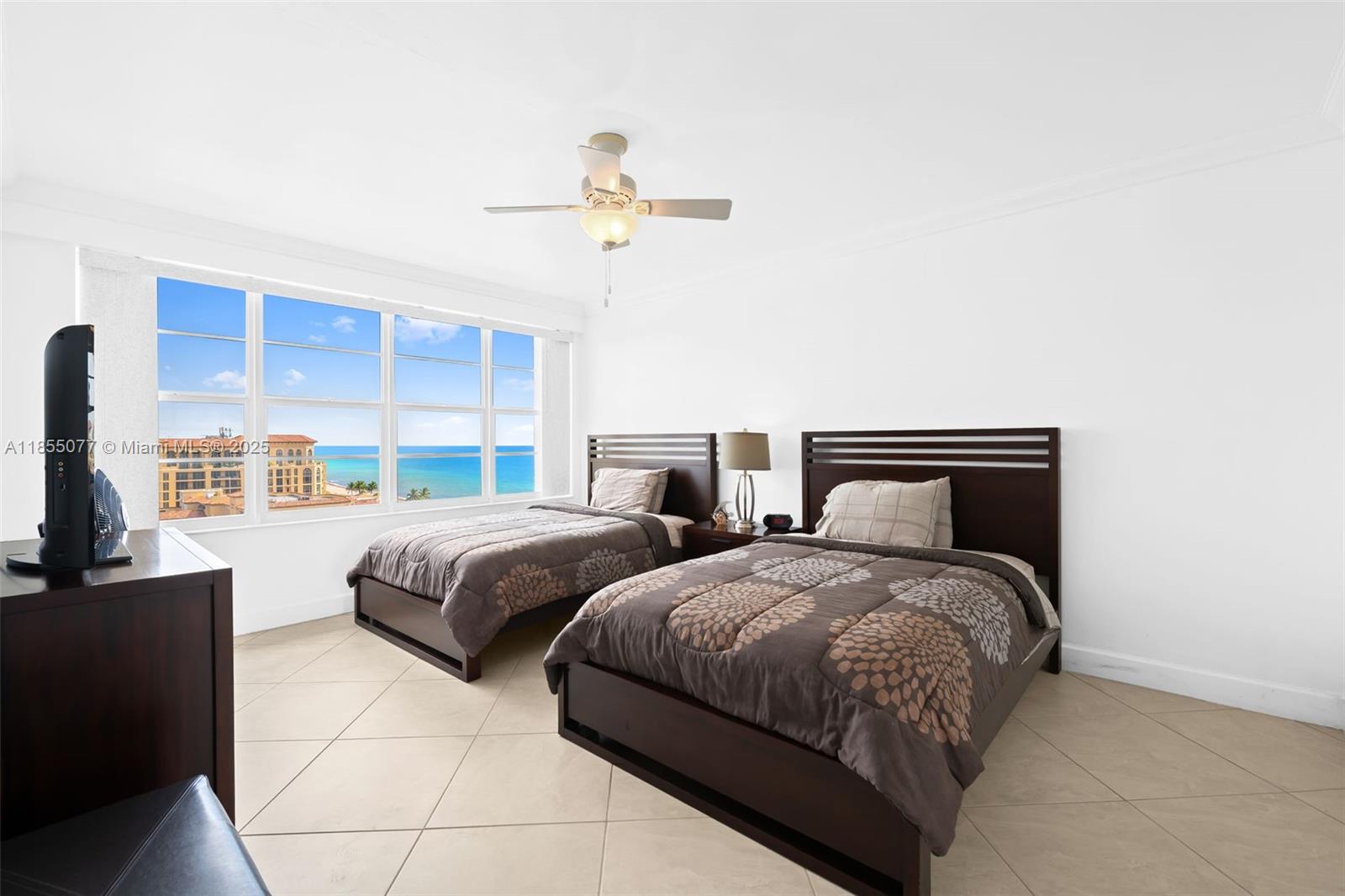 HOLLYWOOD TOWERS CONDO - Residential