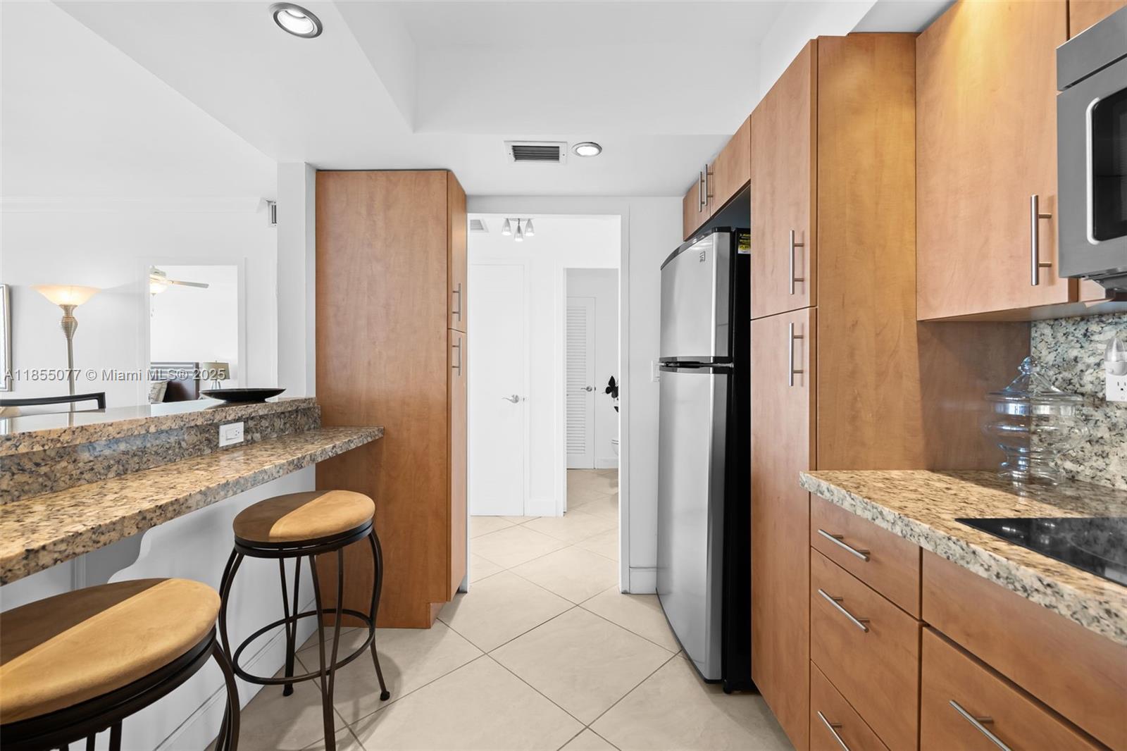 HOLLYWOOD TOWERS CONDO - Residential