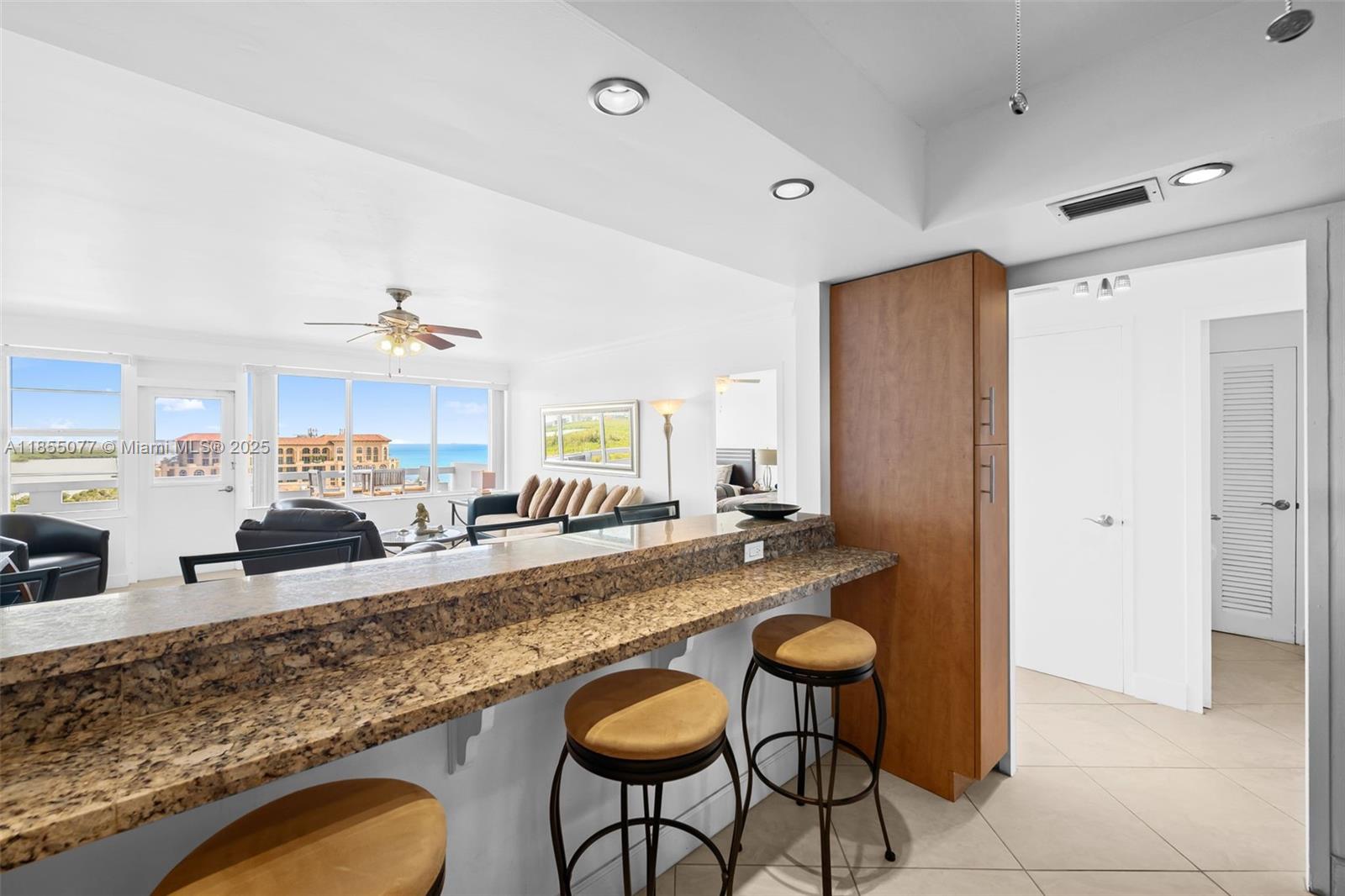 HOLLYWOOD TOWERS CONDO - Residential