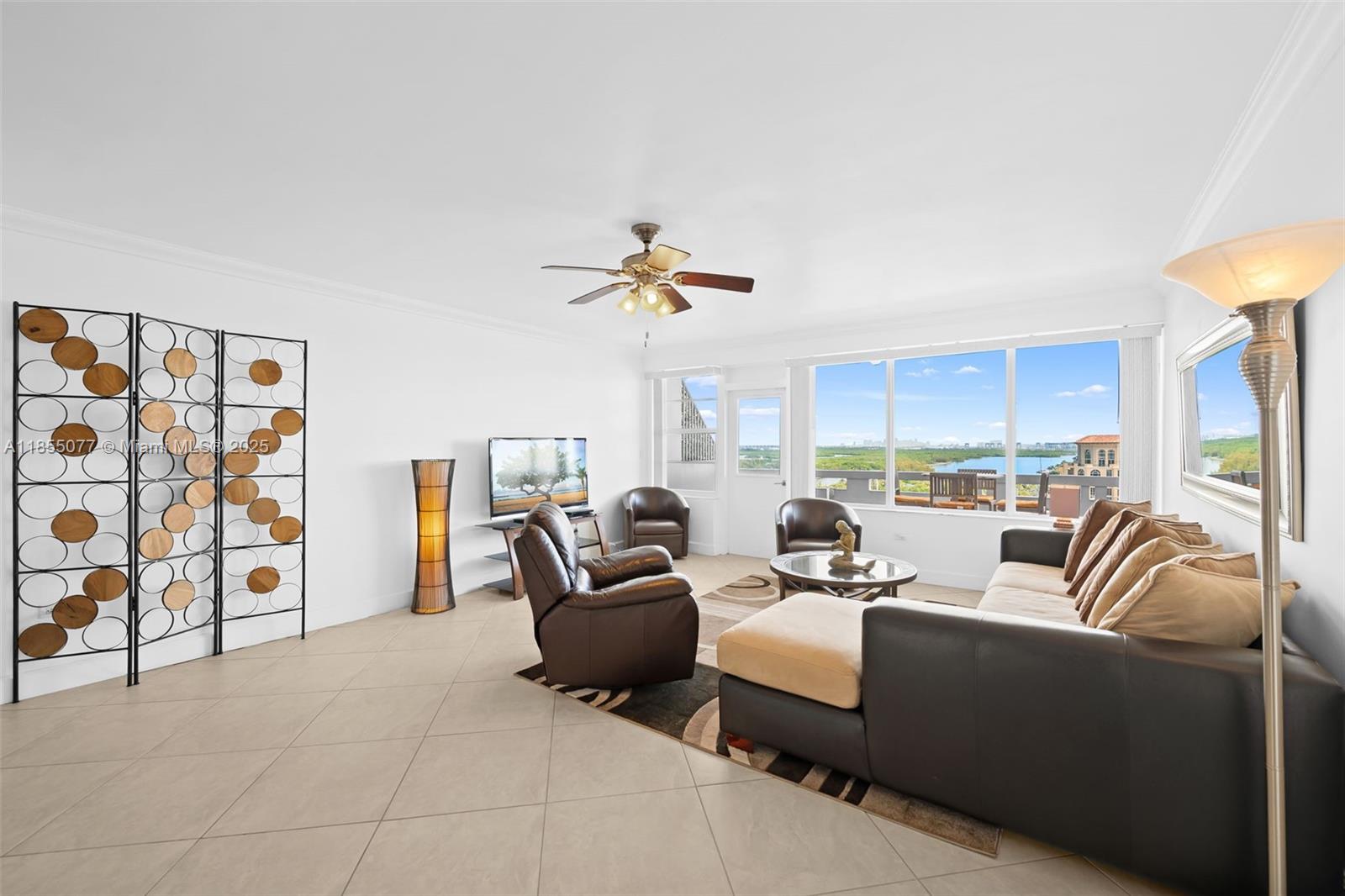 HOLLYWOOD TOWERS CONDO - Residential