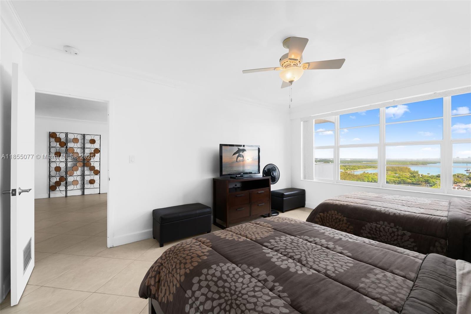 HOLLYWOOD TOWERS CONDO - Residential