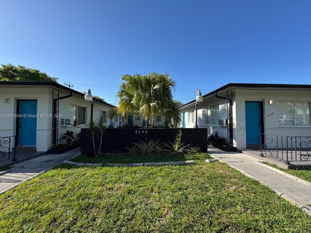 2499 Sw 27th St 6, Miami, Broward County, Florida - 1 Bedrooms  
1 Bathrooms - 