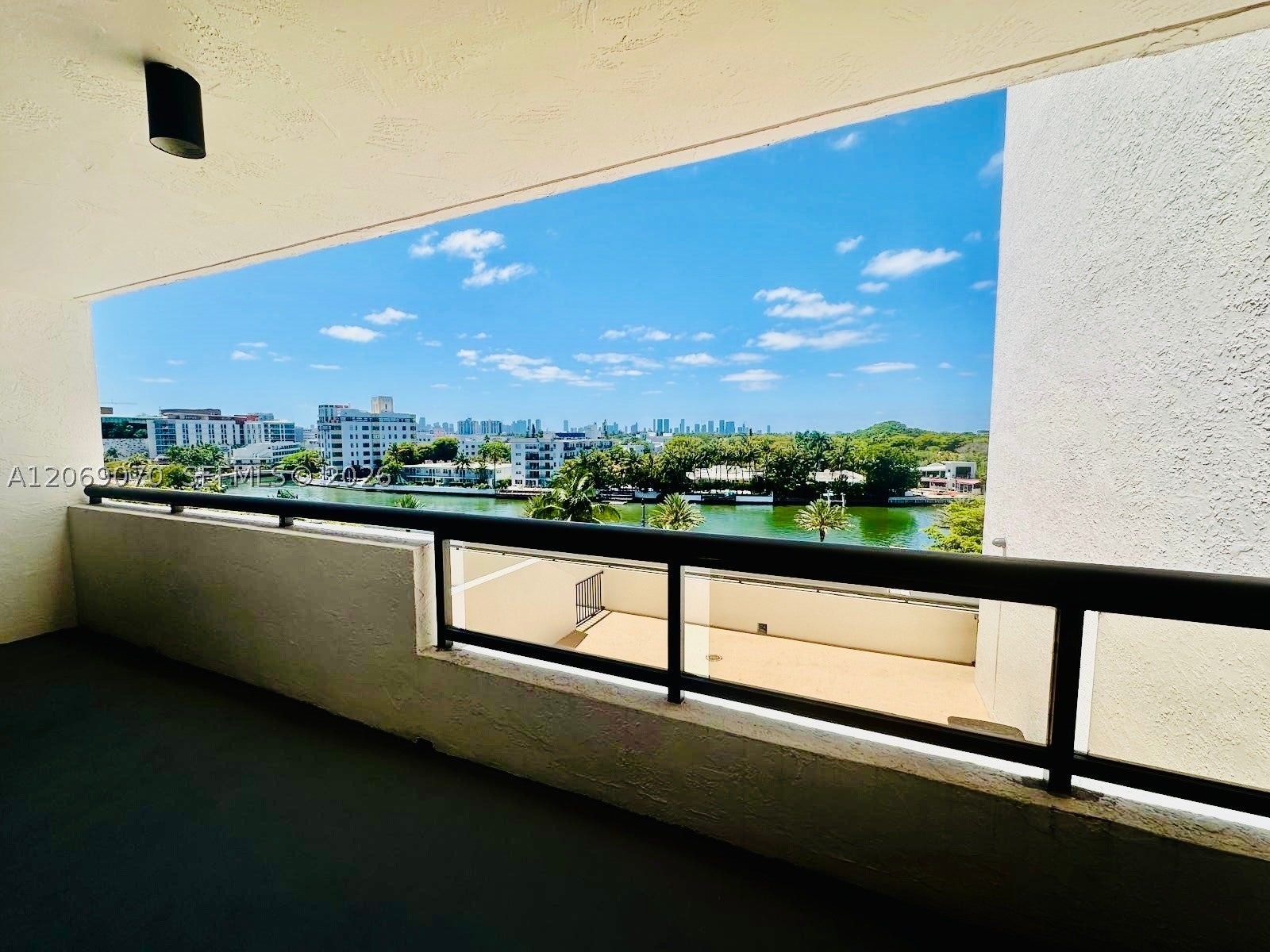 2555 Collins Ave 704