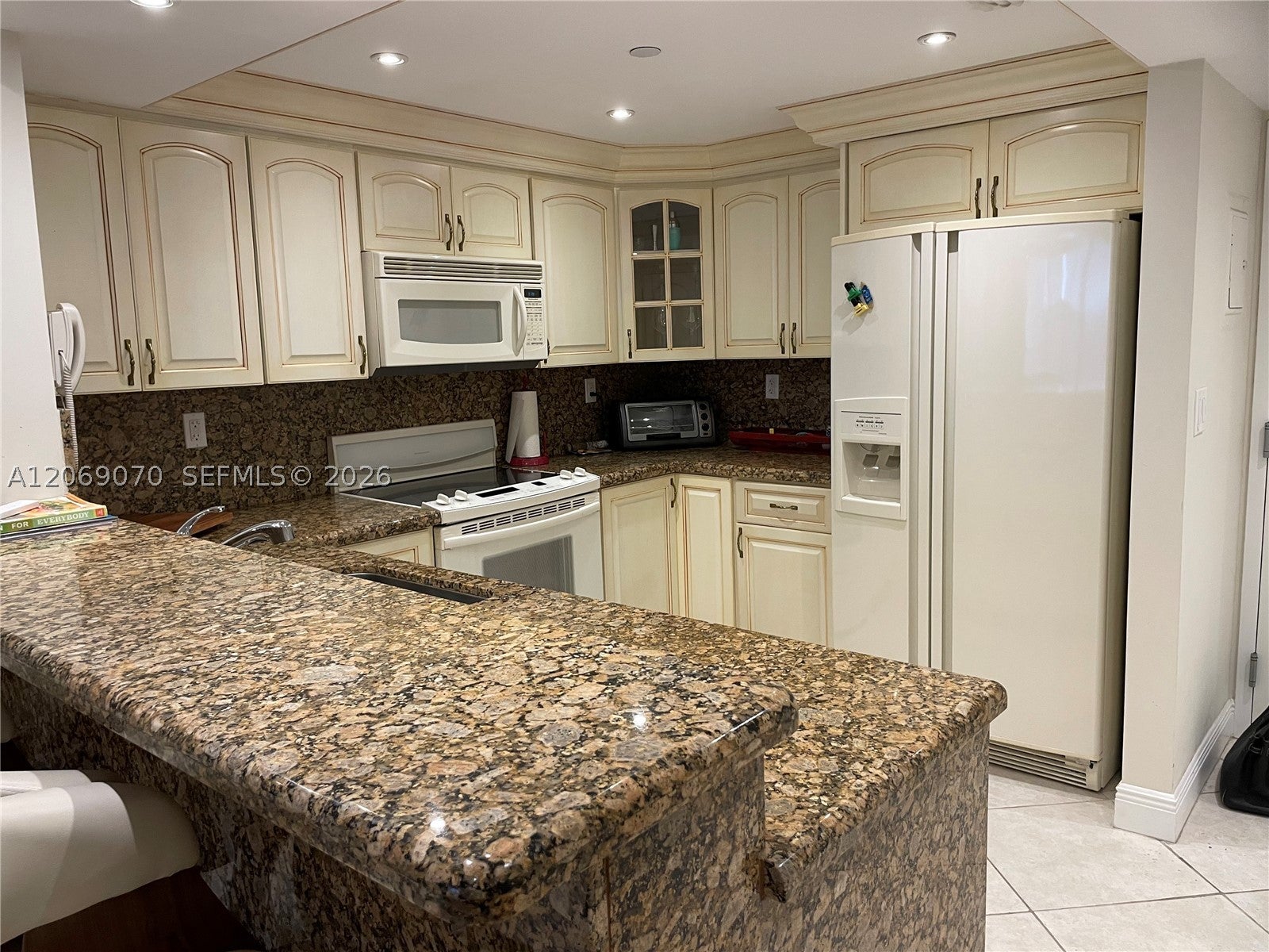 2555 Collins Ave 704