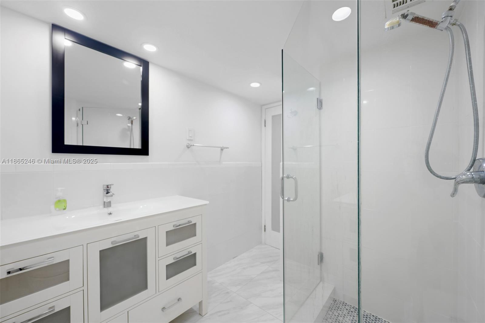 TIFFANY GARDENS NORTH CON - Residential Lease