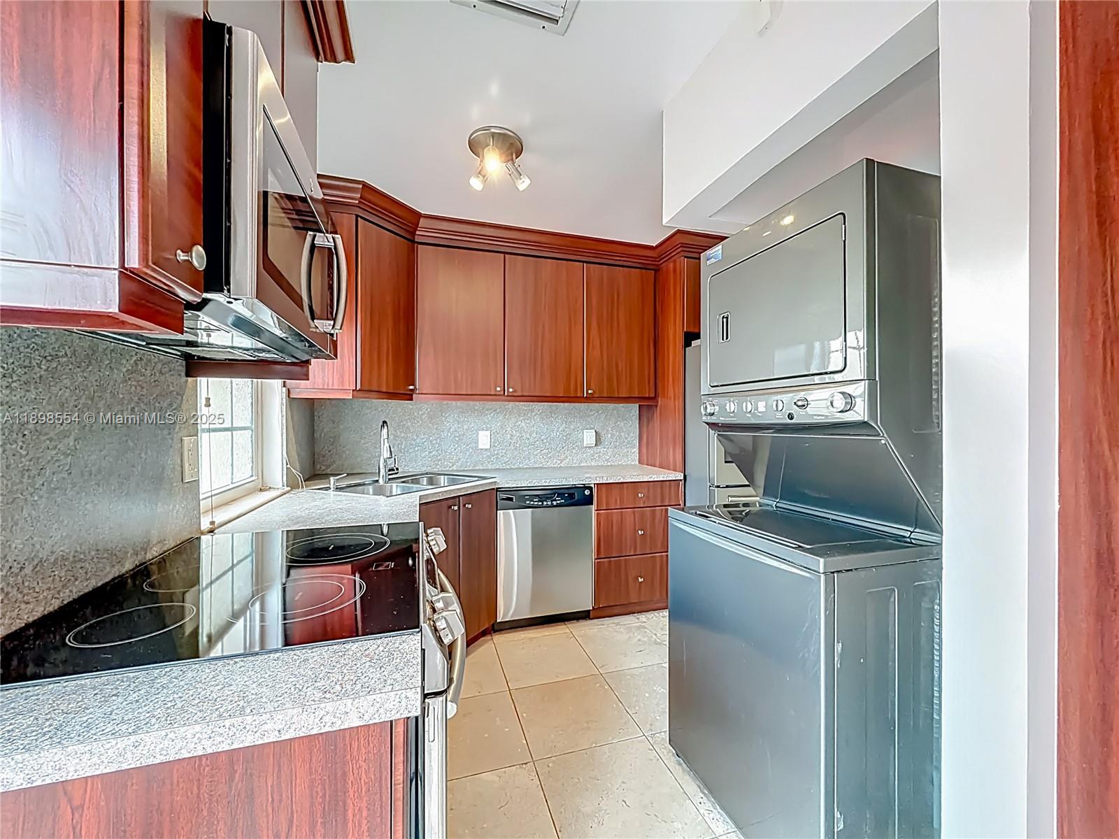 COUNTRY ISLES PHASE II - Residential