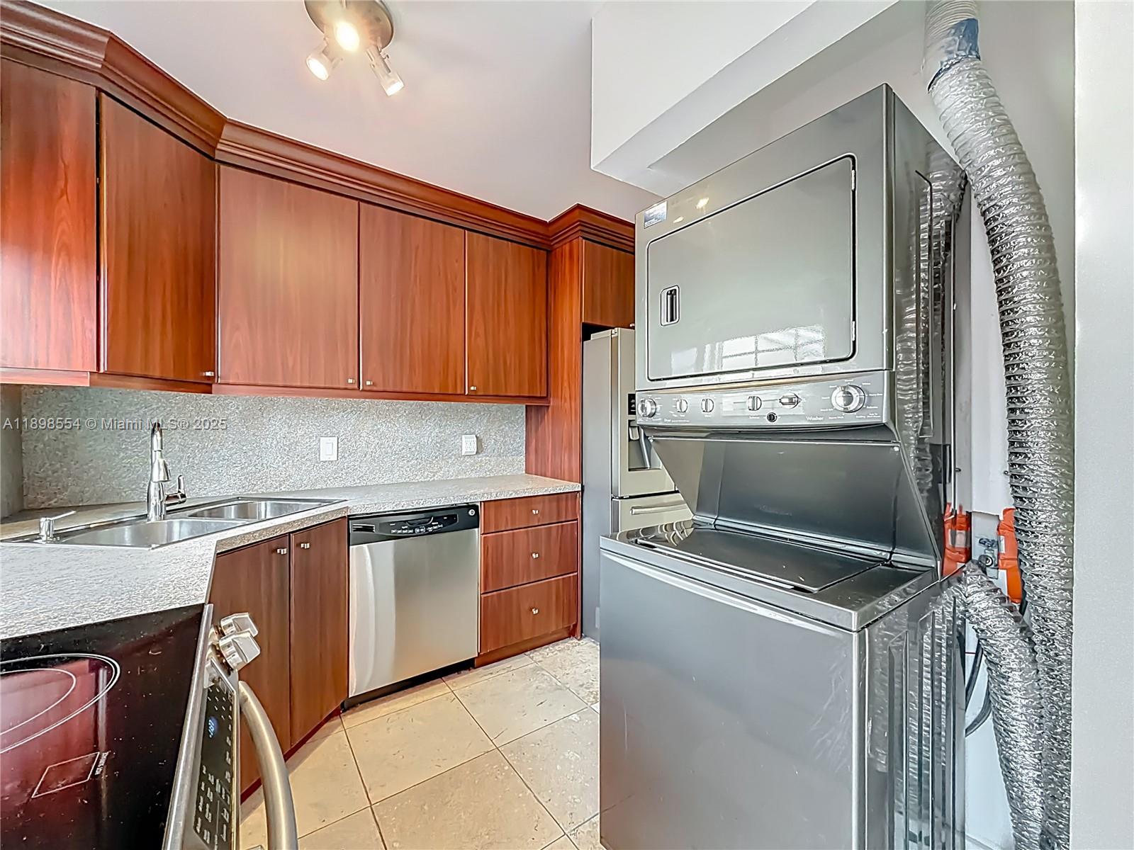 COUNTRY ISLES PHASE II - Residential