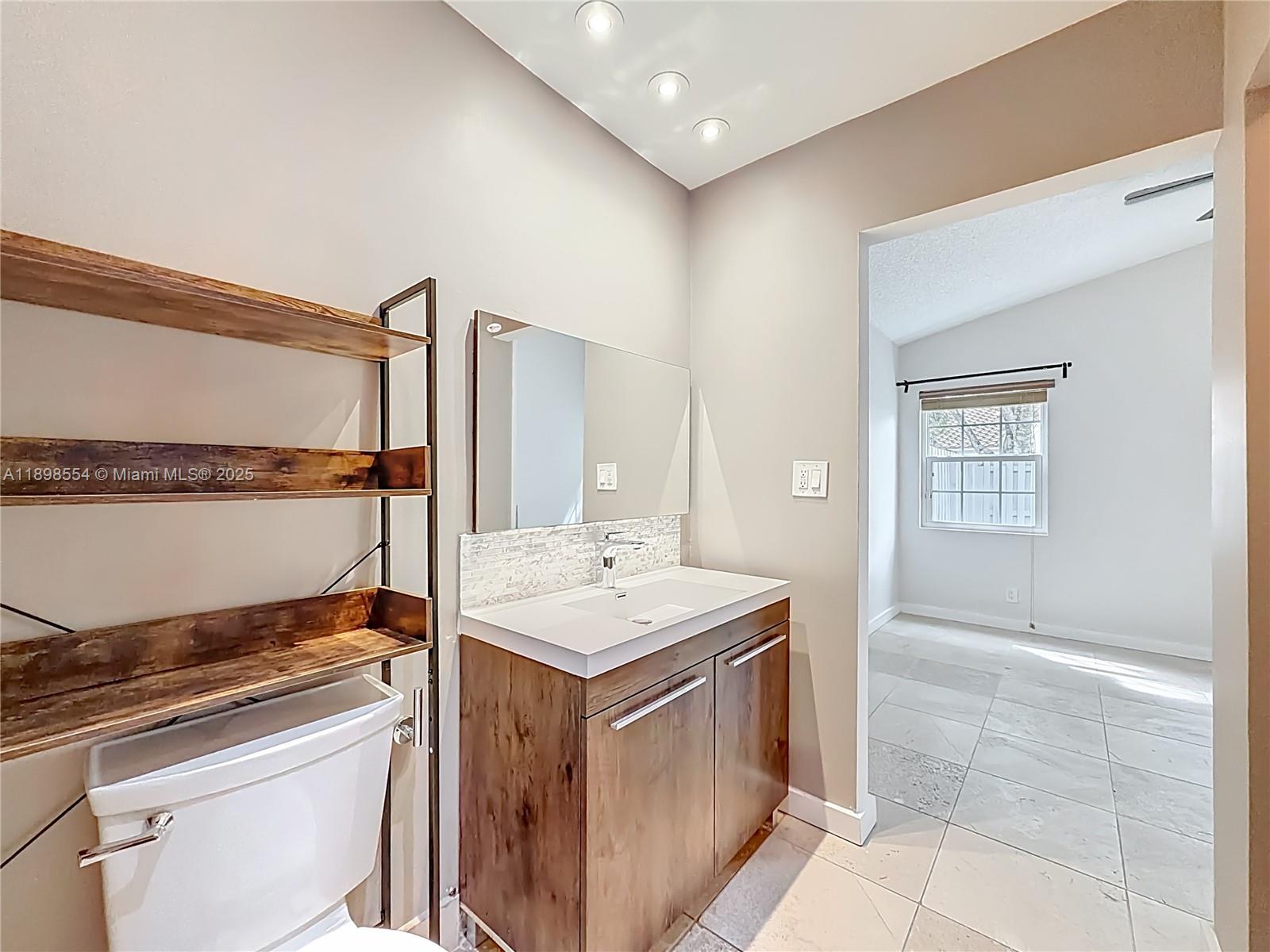 COUNTRY ISLES PHASE II - Residential