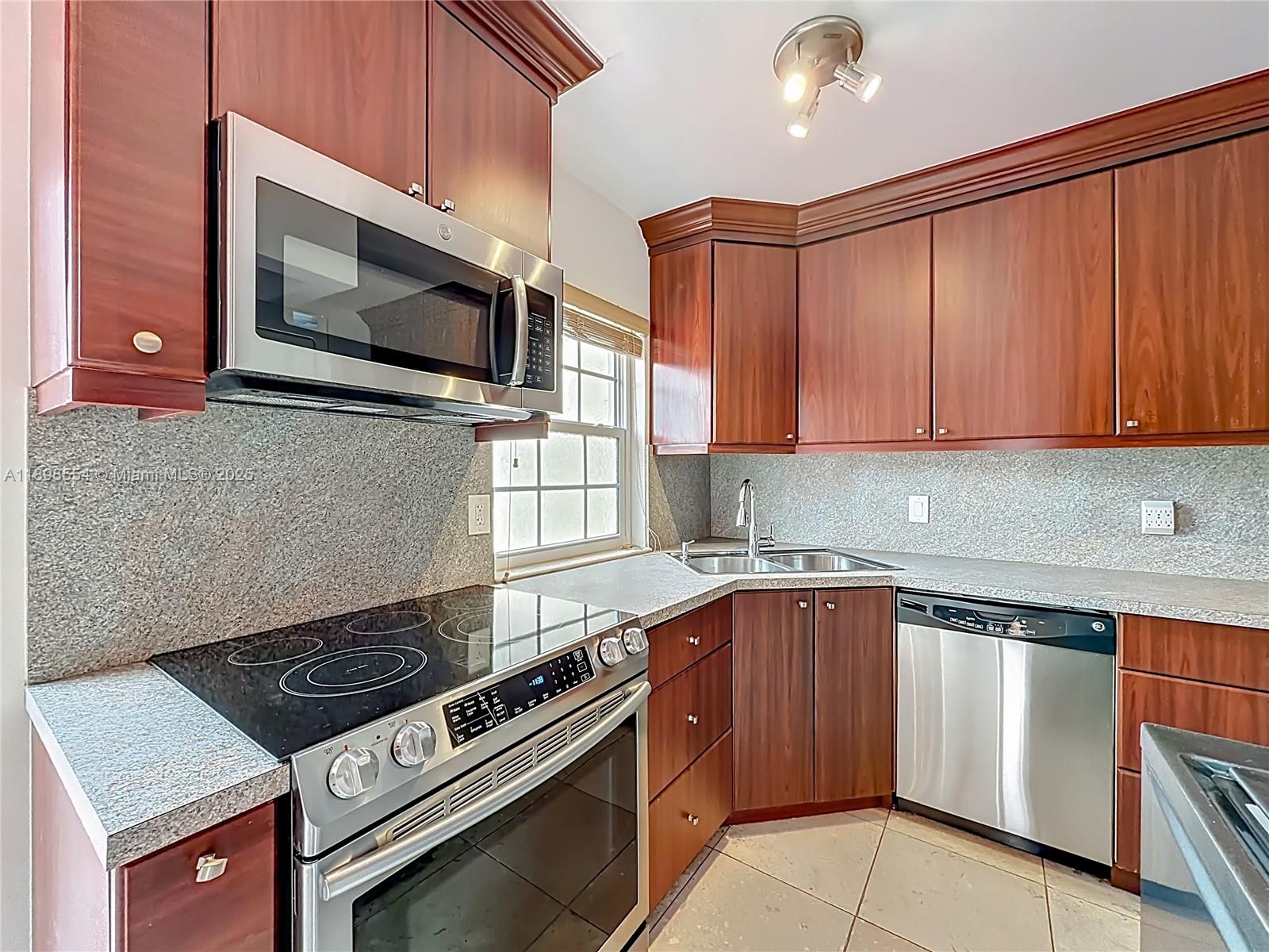 COUNTRY ISLES PHASE II - Residential