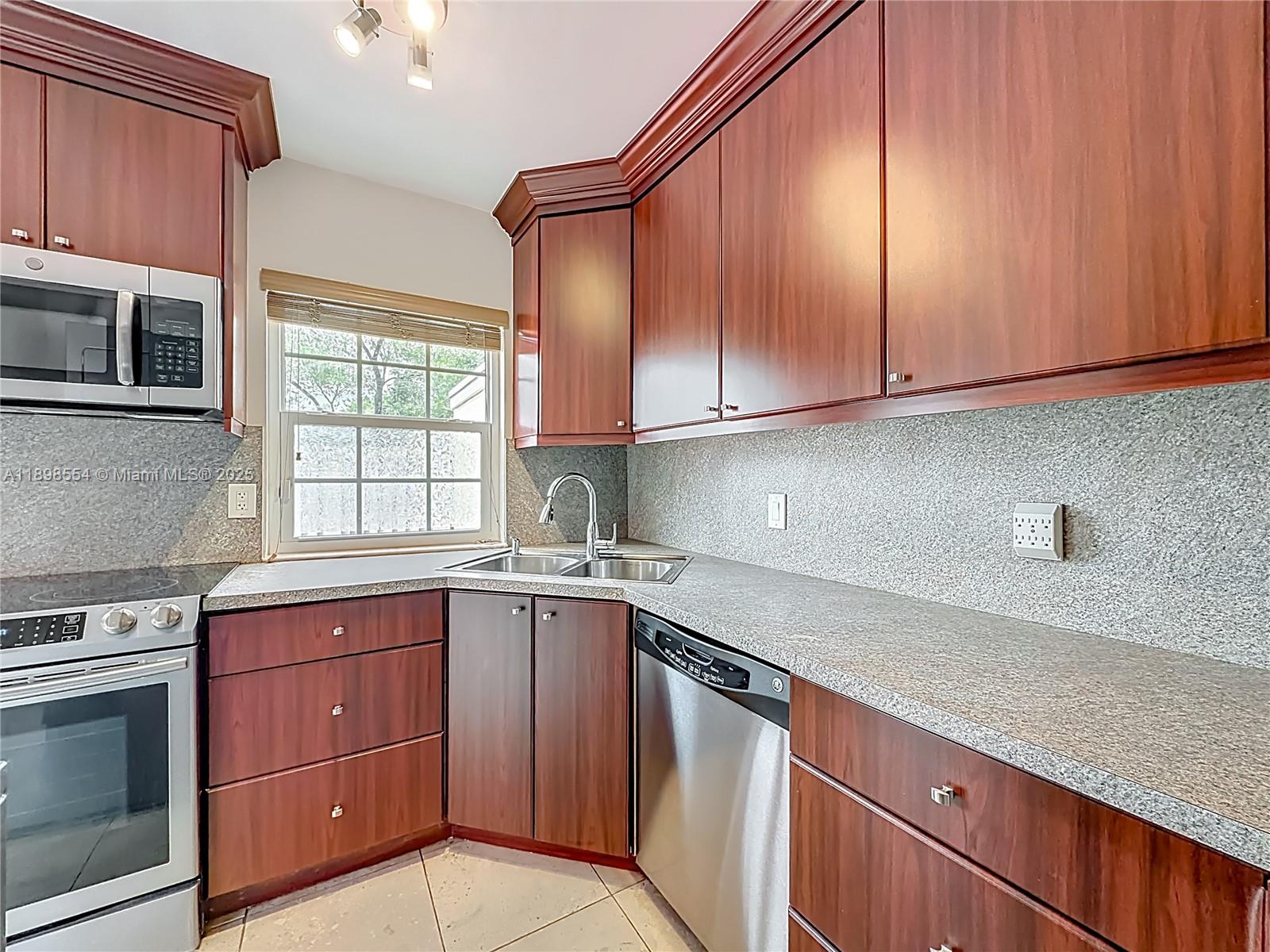 COUNTRY ISLES PHASE II - Residential