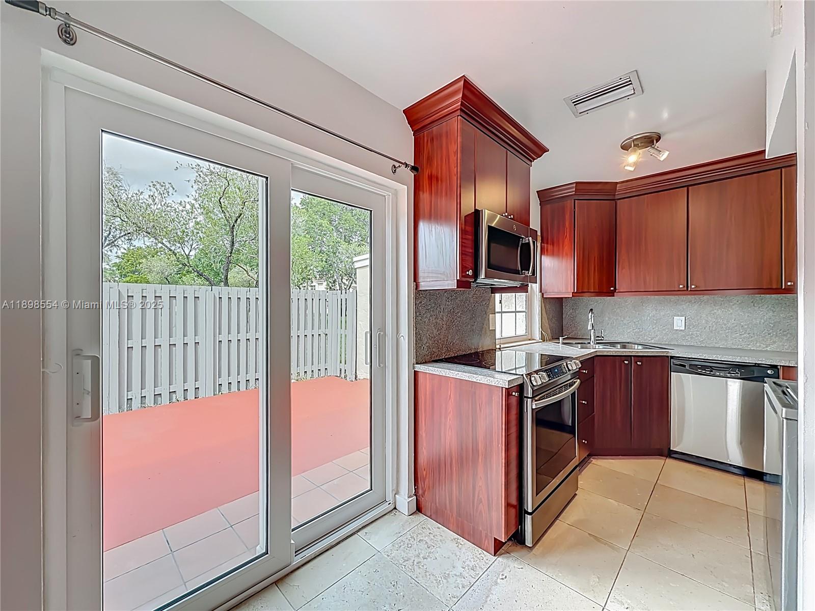 COUNTRY ISLES PHASE II - Residential