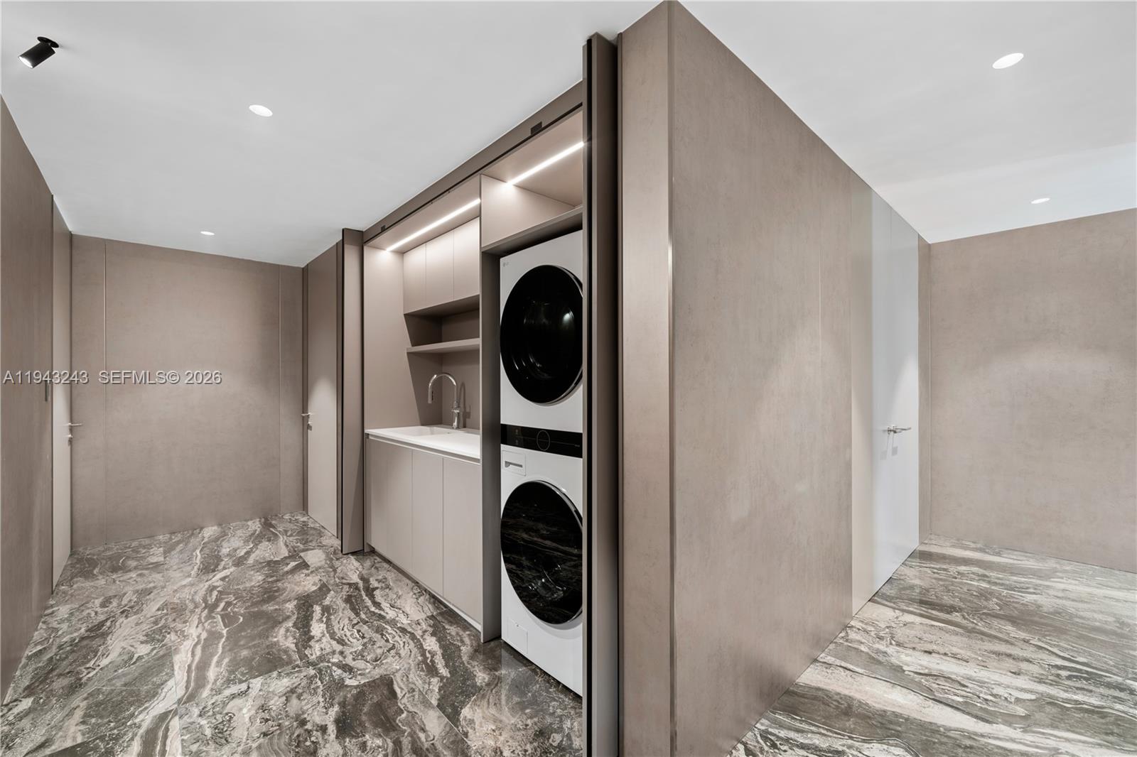 CORAL ISLES - Residential